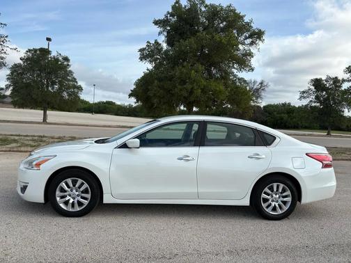 Pearl White 2013 Nissan Altima 2.5 S