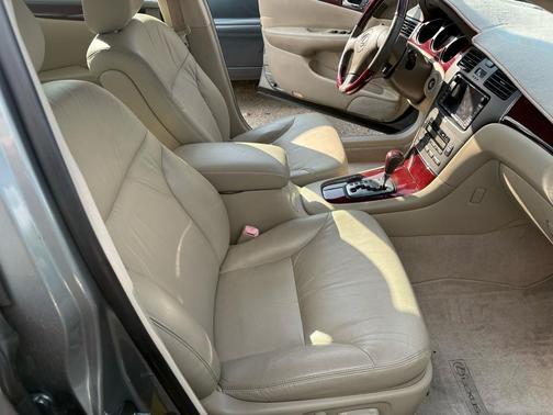 2004 Lexus ES 330 Base