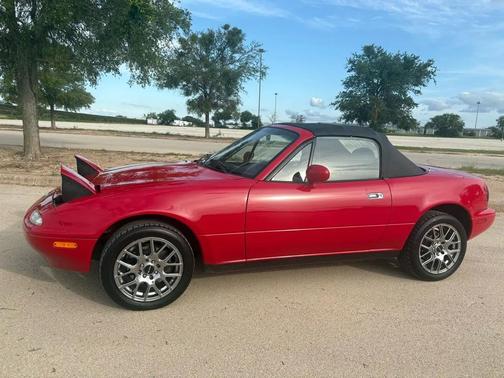 Red 1996 Mazda MX-5 Miata 2dr Convertible Base