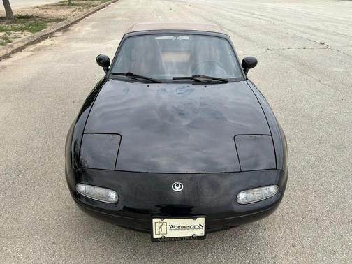 Black 1995 Mazda MX-5 Miata 2dr Convertible Popular Equipment Pkg Auto
