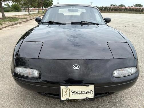 Black 1995 Mazda MX-5 Miata 2dr Convertible Popular Equipment Pkg Auto