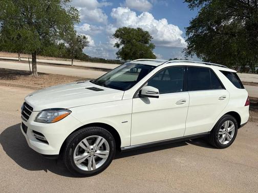 White 2012 Mercedes-Benz M-Class 4MATIC