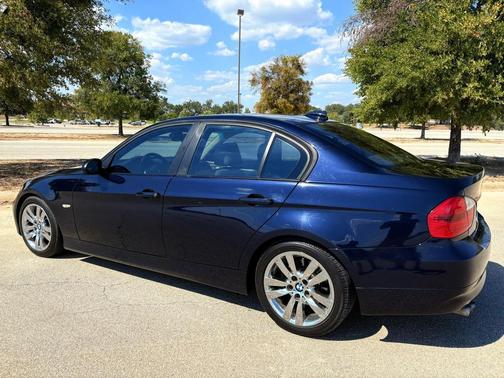 2006 BMW 325 325i Sedan