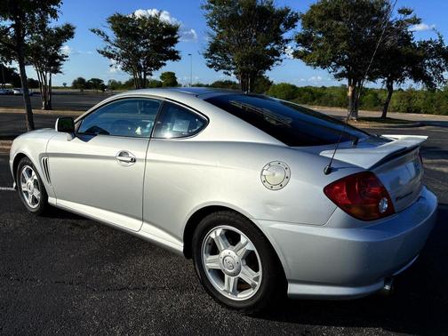 2004 Hyundai Tiburon Base