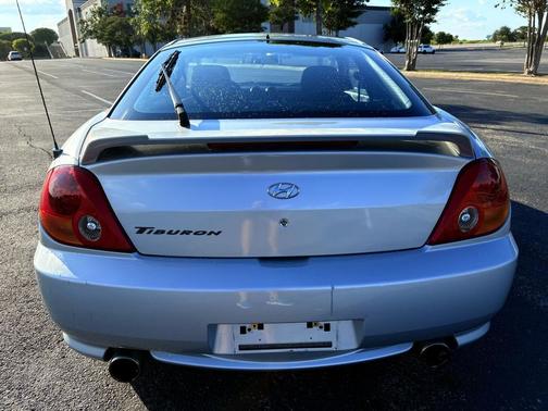2004 Hyundai Tiburon Base