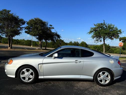 2004 Hyundai Tiburon Base