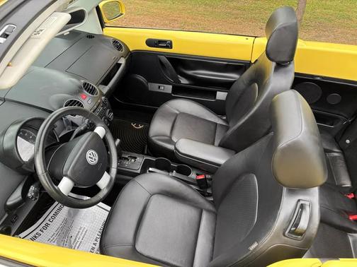 Sunflower Yellow/Black Roof 2008 Volkswagen New Beetle SE