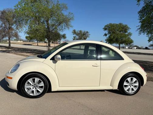2009 Volkswagen New Beetle S