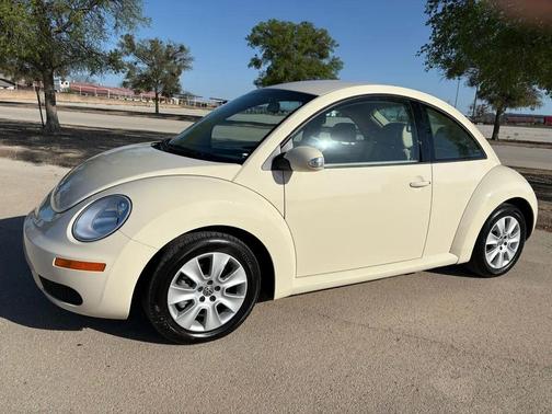 2009 Volkswagen New Beetle S