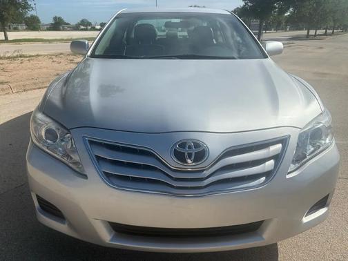 Classic Silver Metallic 2011 Toyota Camry LE
