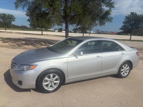 Classic Silver Metallic 2011 Toyota Camry LE