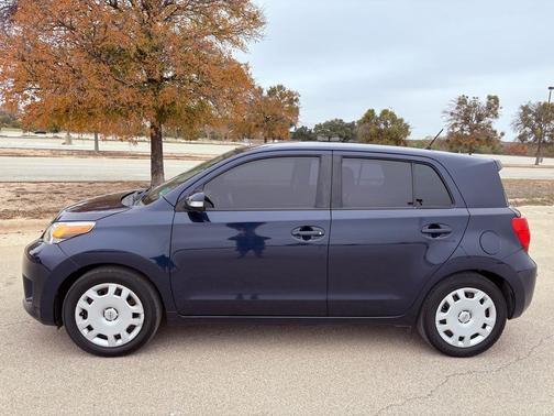 2013 Scion xD 5-Door Hatchback 4- AT