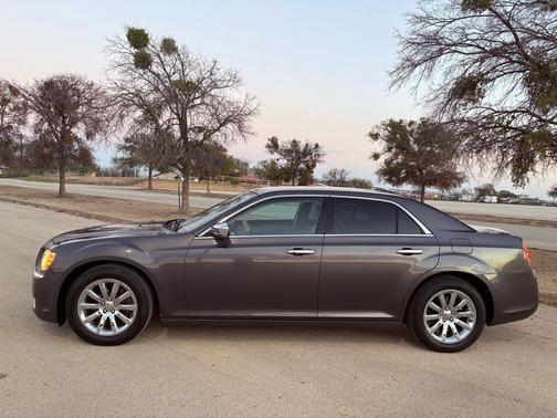 2013 Chrysler 300C Base