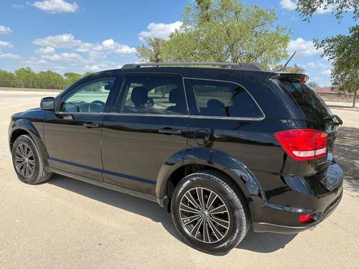 Brilliant Black Crystal Pearlcoat 2012 Dodge Journey SXT