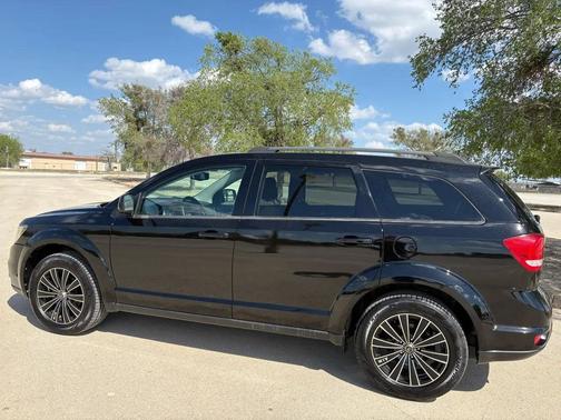 Brilliant Black Crystal Pearlcoat 2012 Dodge Journey SXT