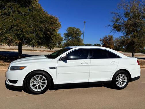 2014 Ford Taurus SE