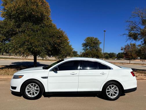 2014 Ford Taurus SE