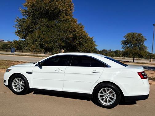 2014 Ford Taurus SE