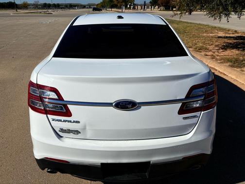 2014 Ford Taurus SE