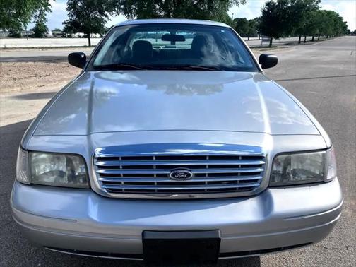 2004 Ford Crown Victoria Standard