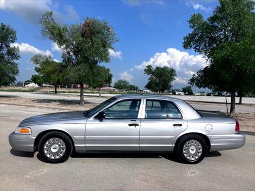 2004 Ford Crown Victoria Standard
