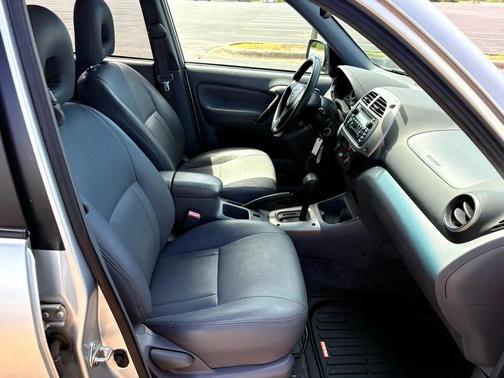 2002 Toyota RAV4 Base