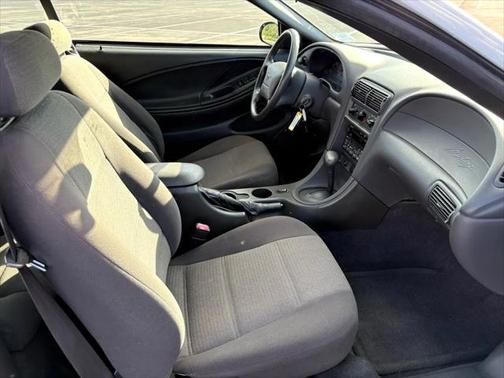 2002 Ford Mustang Deluxe