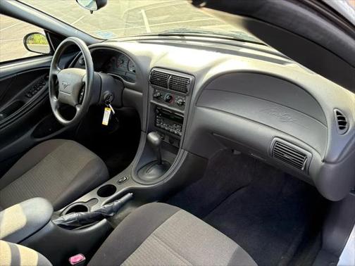 2002 Ford Mustang Deluxe