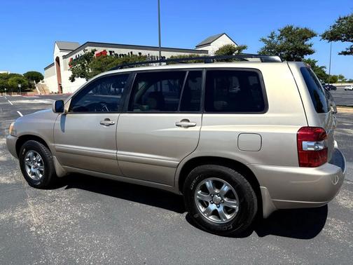 2005 Toyota Highlander Base