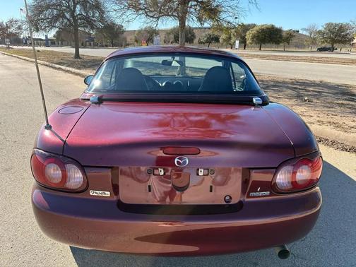 2003 Mazda MX-5 Miata 2dr Conv  Auto