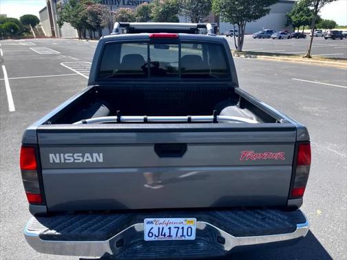 2000 Nissan Frontier XE Crew Cab