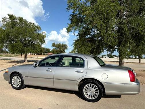 2004 Lincoln Town Car Signature