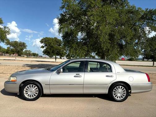 2004 Lincoln Town Car Signature