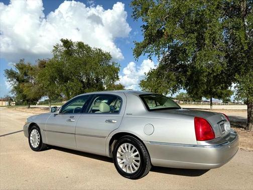 2004 Lincoln Town Car Signature