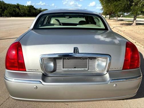 2004 Lincoln Town Car Signature