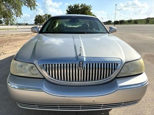 2004 Lincoln Town Car Signature