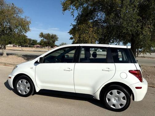 2004 Scion xA Hatchback