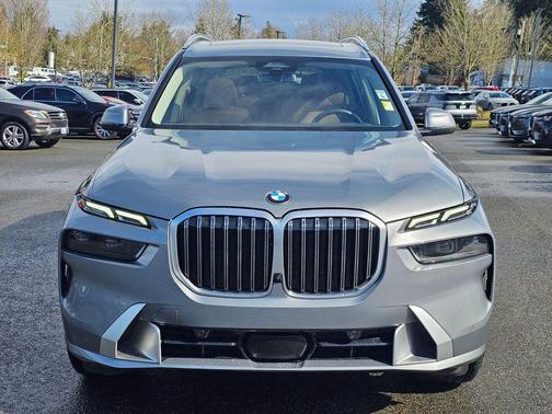 Skyscraper Gray Metallic 2026 BMW X7 xDrive40i