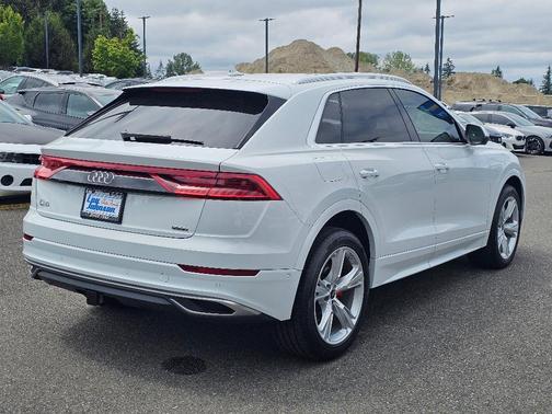 Glacier White Metallic 2023 Audi Q8 55 Premium Plus