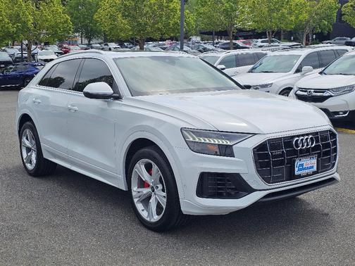 Glacier White Metallic 2023 Audi Q8 55 Premium Plus
