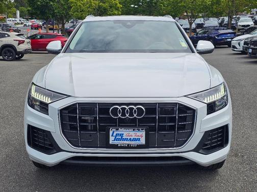 Glacier White Metallic 2023 Audi Q8 55 Premium Plus