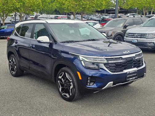 Dark Ocean Blue / White Roof 2024 Kia Seltos SX
