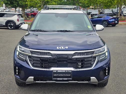 Dark Ocean Blue / White Roof 2024 Kia Seltos SX