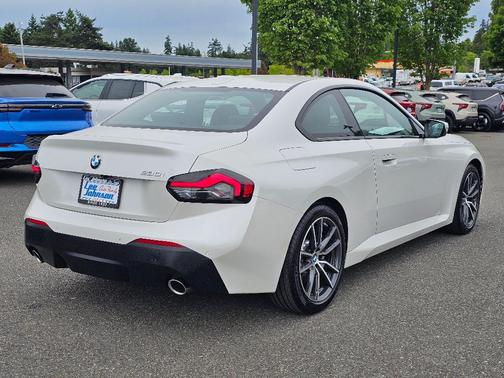 Mineral White Metallic 2024 BMW 230 i