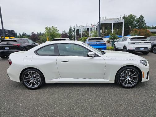 Mineral White Metallic 2024 BMW 230 i
