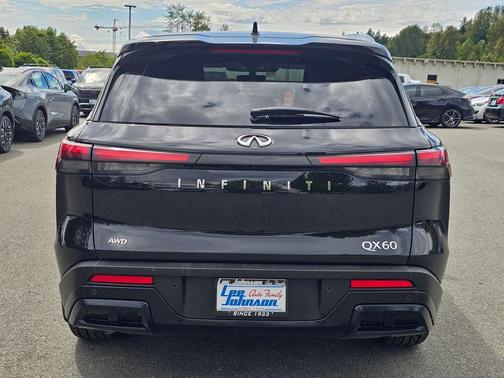 Mineral Black 2025 INFINITI QX60 Luxe