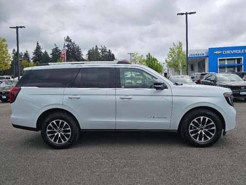 Space Silver 2025 Ford Expedition Platinum