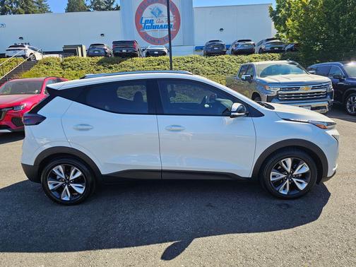 Summit White 2023 Chevrolet Bolt EUV FWD LT