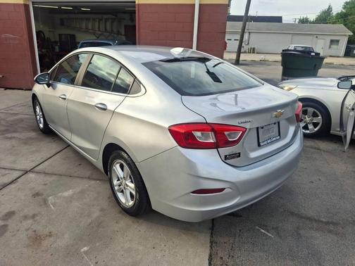 Silver Ice Metallic 2016 Chevrolet Cruze LT Auto