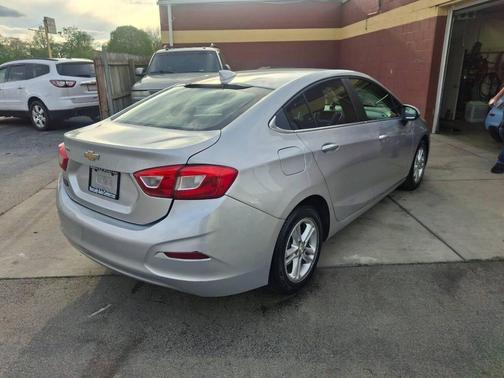 Silver Ice Metallic 2016 Chevrolet Cruze LT Auto